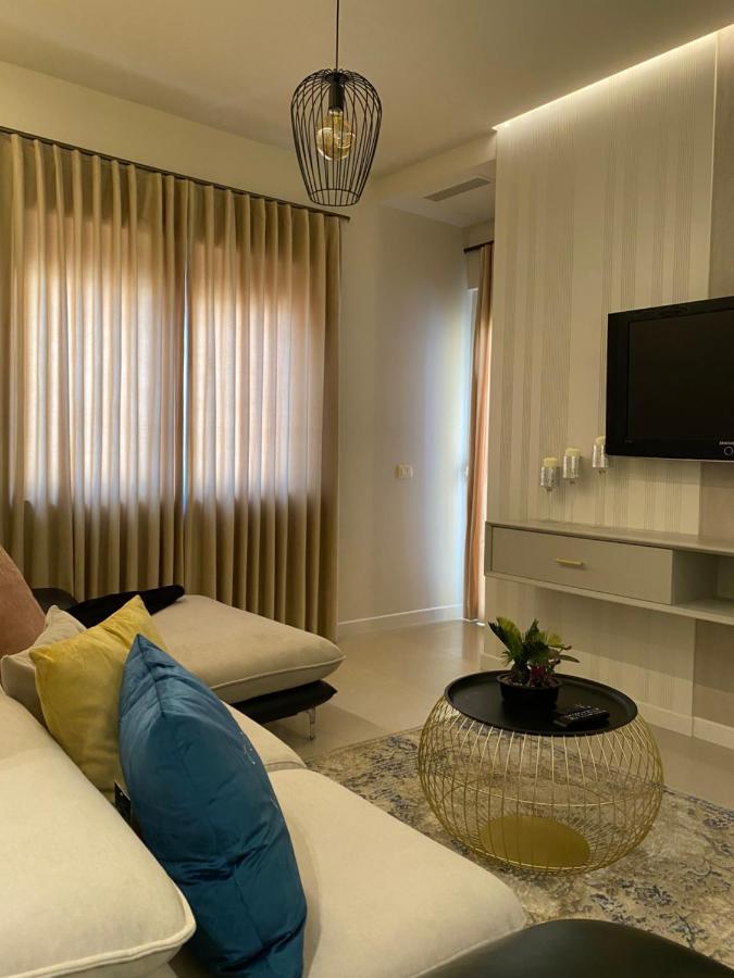 Comfort Apartament, Near The Beach Дуррес Екстер'єр фото