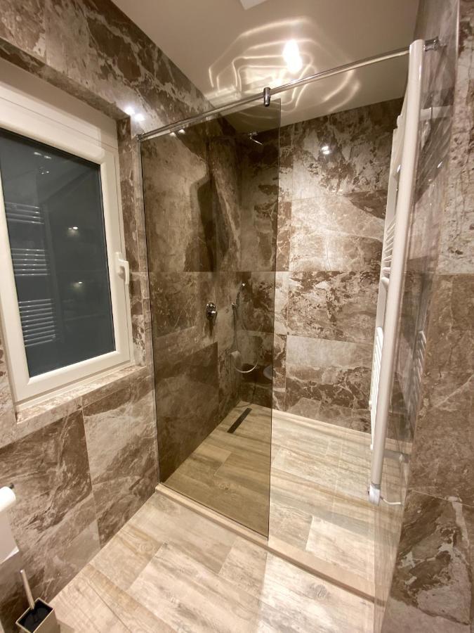 Comfort Apartament, Near The Beach Дуррес Екстер'єр фото
