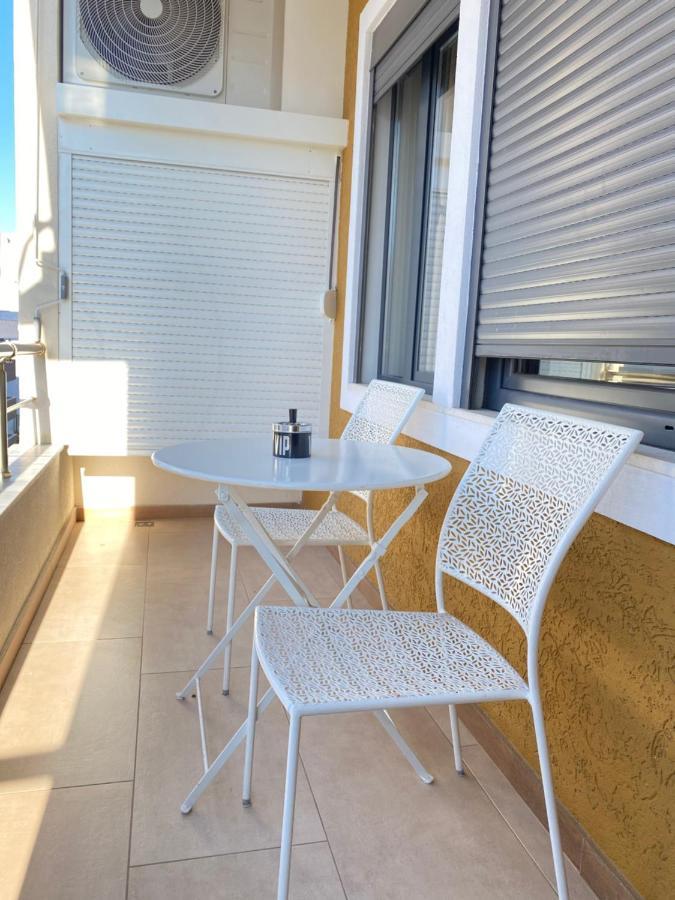 Comfort Apartament, Near The Beach Дуррес Екстер'єр фото